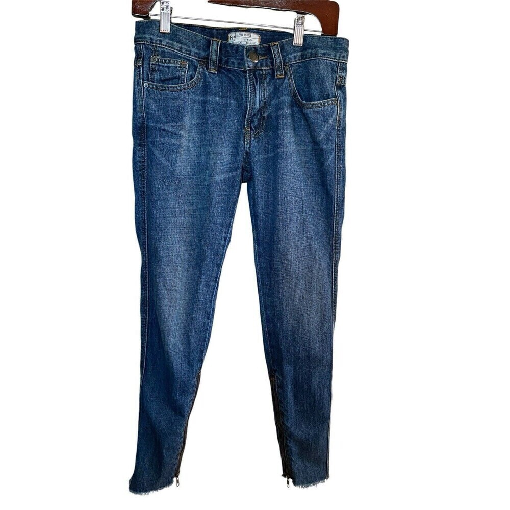 Free People Straight Leg Denim Jeans With Side Zippor. Sz.25